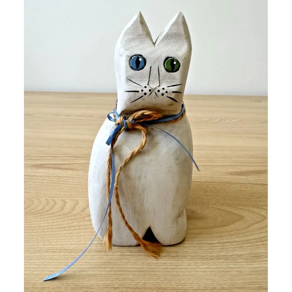 Vintage 1991 Signed Folk Art Hand Carved Wooden Cat Figurine Blue Green‎ Eyes